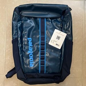 Patagonia Black Hole Pack 25L.
Underwater blue.